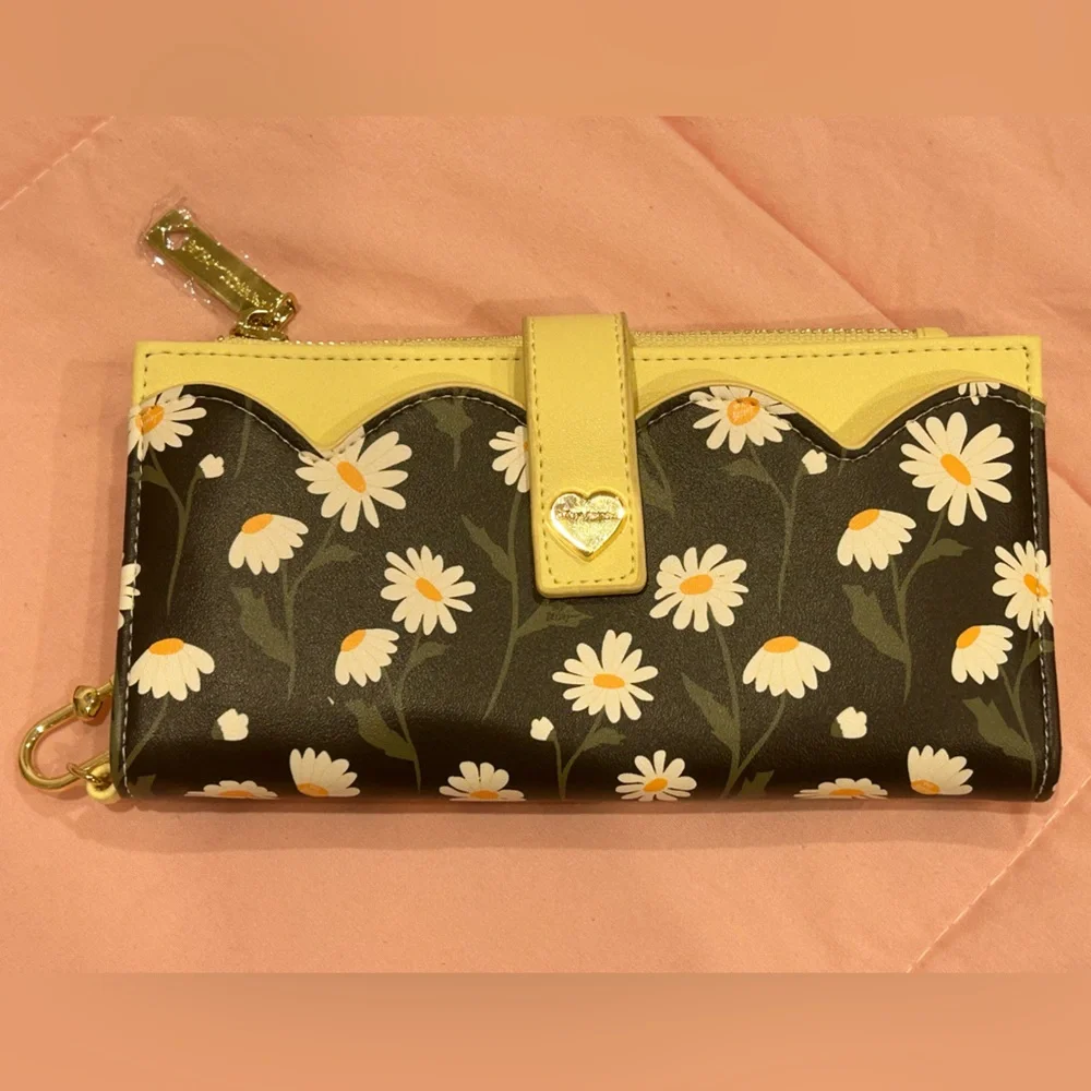 Daisy-Print Yellow Trim Women's Wallet - Heart Accent
